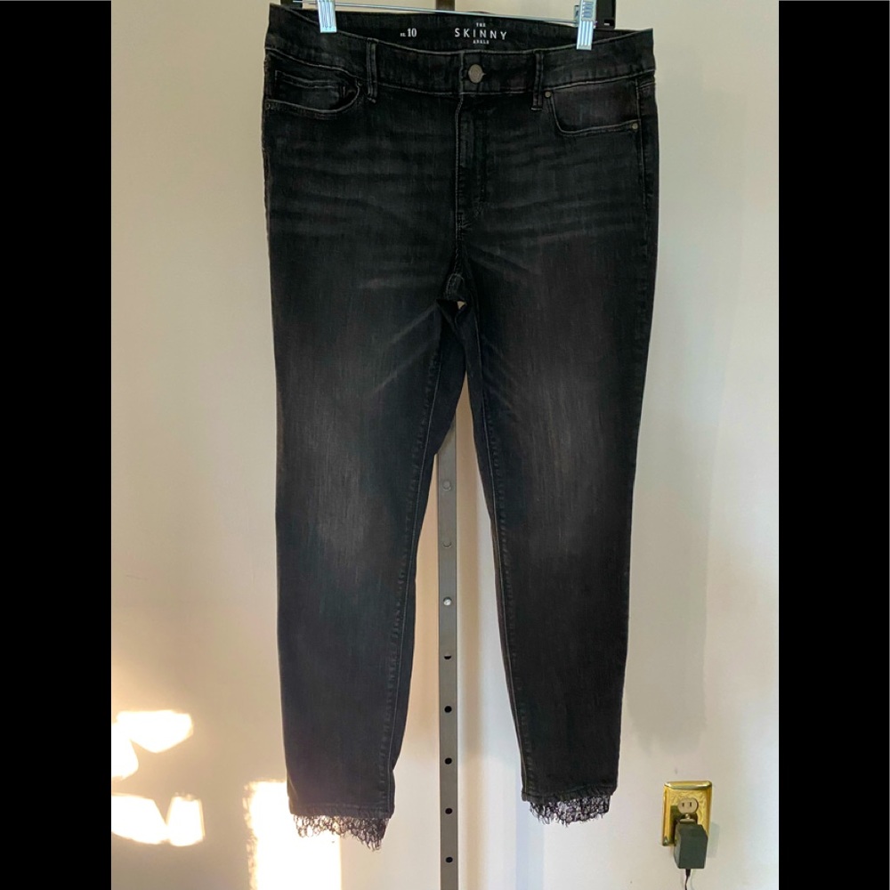 EUC, WHBM The Skinny Ankle Black Lace Trim Ankle